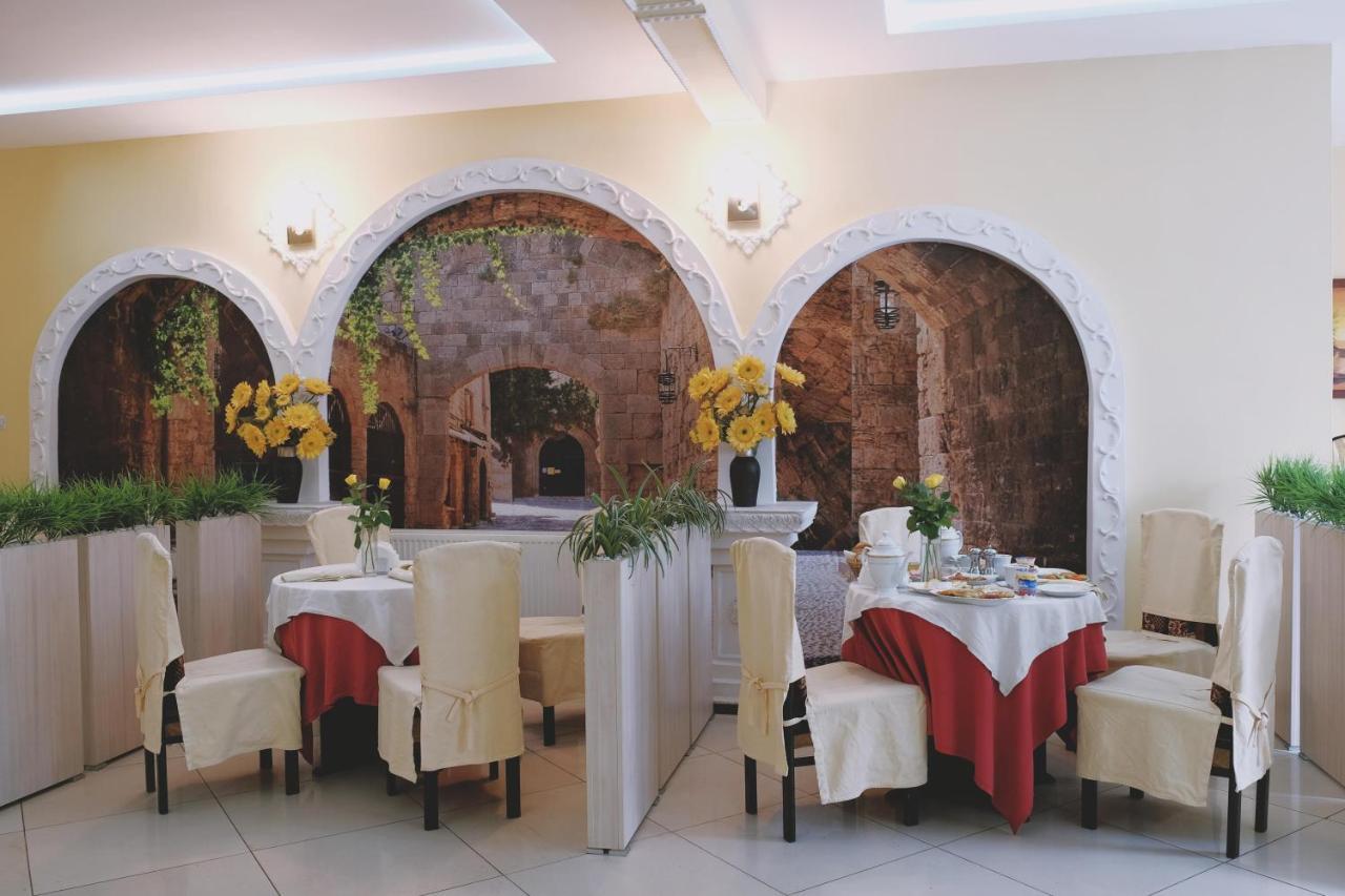 Zajazd Restauracja Paradise Чаплинек Екстериор снимка